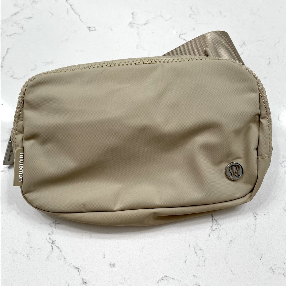 COPY - Lululemon Everywhere Belt Bag - Color is Trench  (TRNH)